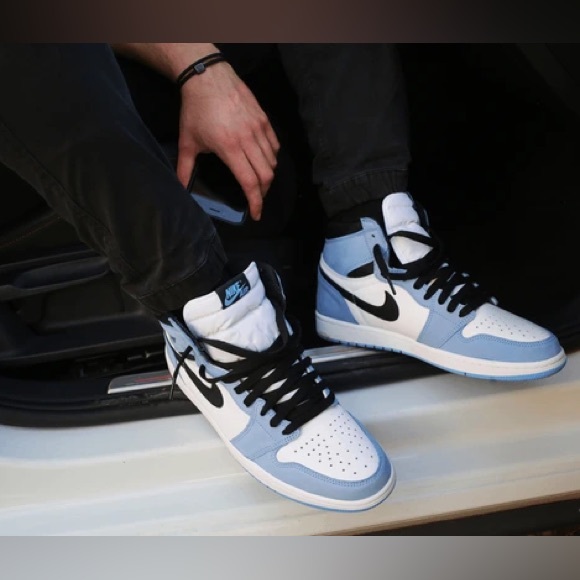 New Jordan 1  Retro UNC Size 7 Y / 8.5 women / 7 Men - Picture 12 of 12